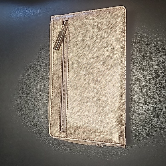 Kate Spade wristlet - Picture 3 of 4